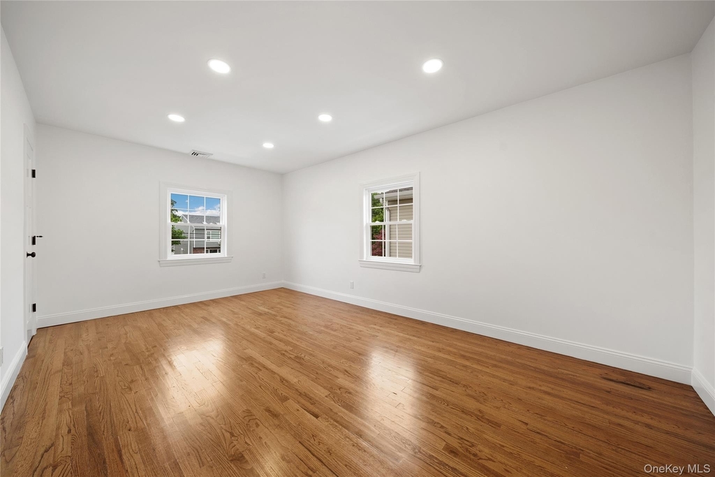 3914 Waverly Avenue - Photo 8
