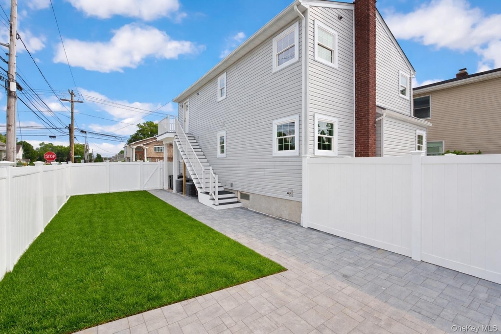 3914 Waverly Avenue - Photo 1