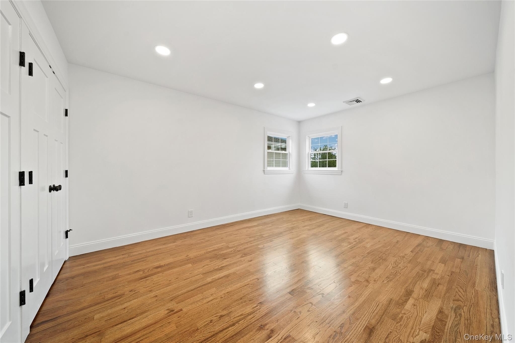 3914 Waverly Avenue - Photo 7