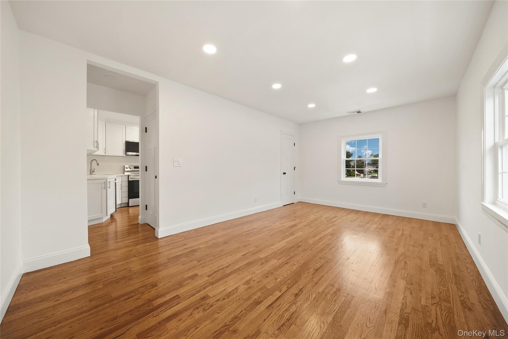 3914 Waverly Avenue - Photo 3