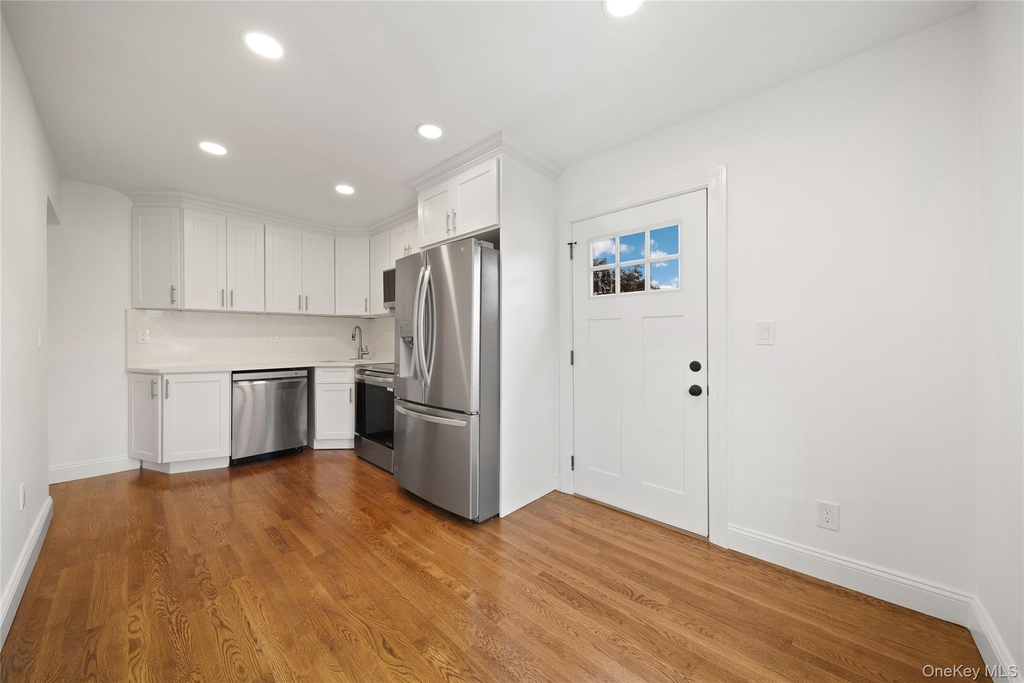 3914 Waverly Avenue - Photo 5