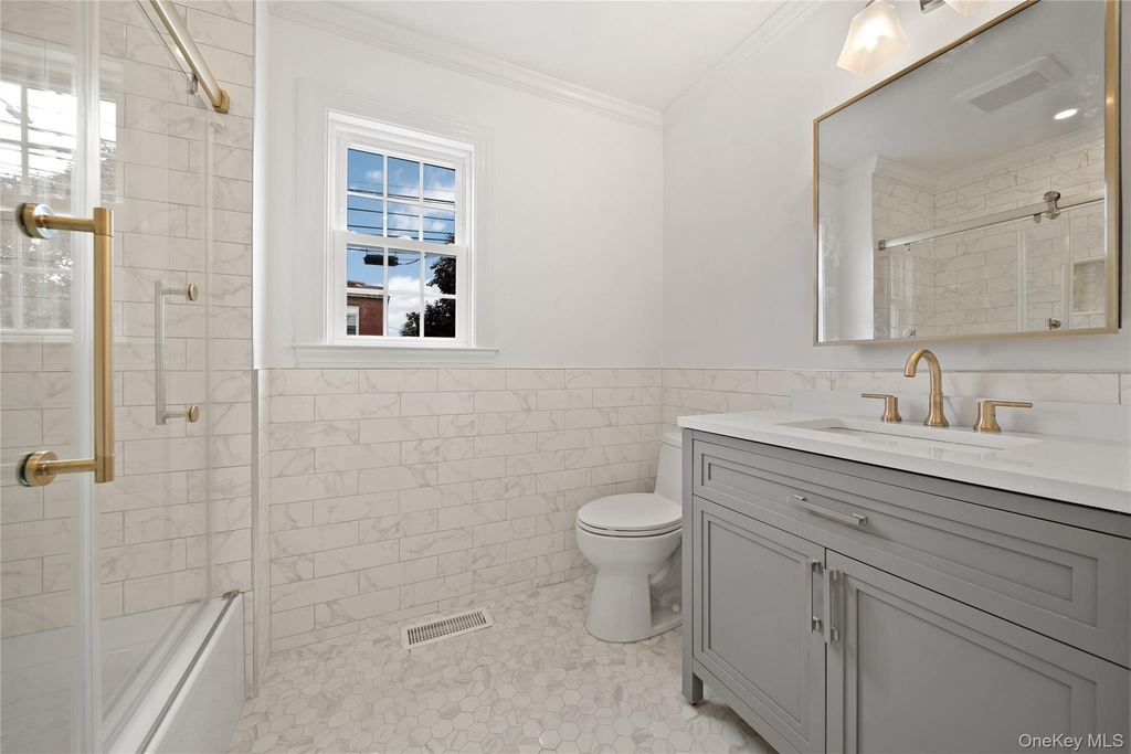 3914 Waverly Avenue - Photo 6