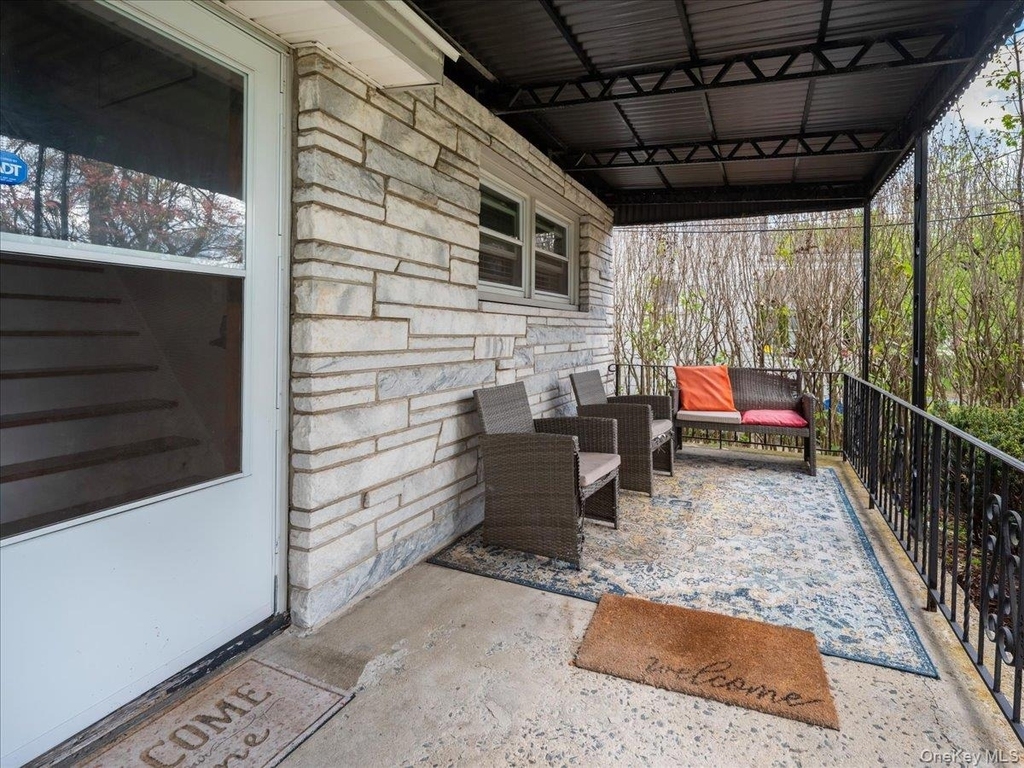 16 W Maltbie Avenue - Photo 1