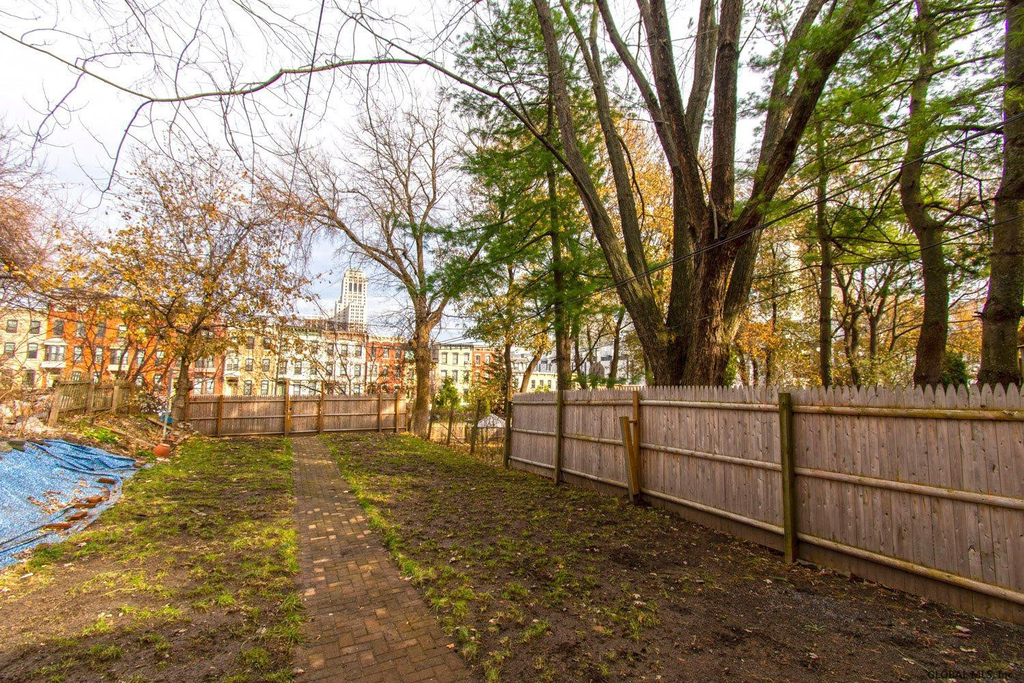 341 Madison Avenue - Photo 12