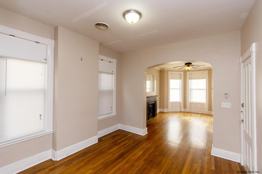 341 Madison Avenue - Photo 4