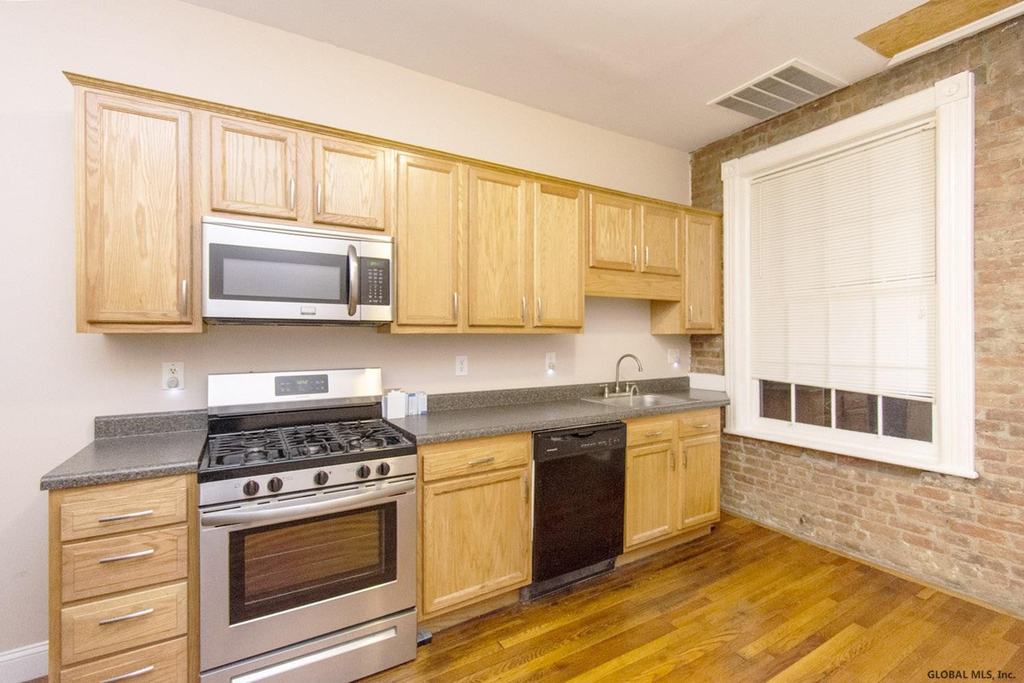 341 Madison Avenue - Photo 8