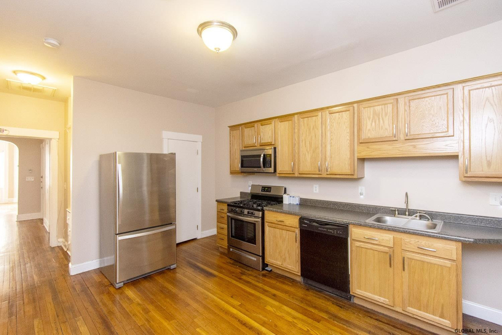 341 Madison Avenue - Photo 9