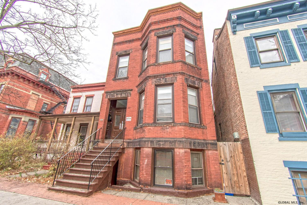 341 Madison Avenue - Photo 1