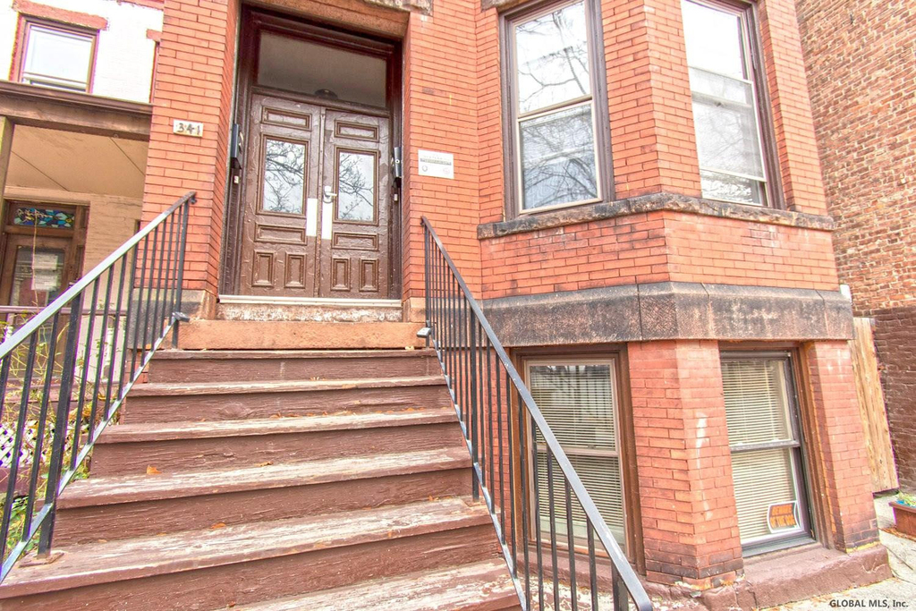 341 Madison Avenue - Photo 2