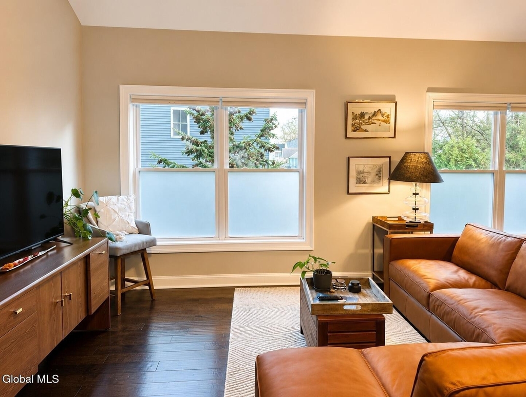 289 Jefferson Street - Photo 4