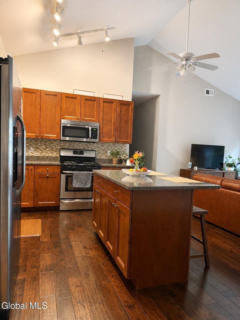 289 Jefferson Street - Photo 2