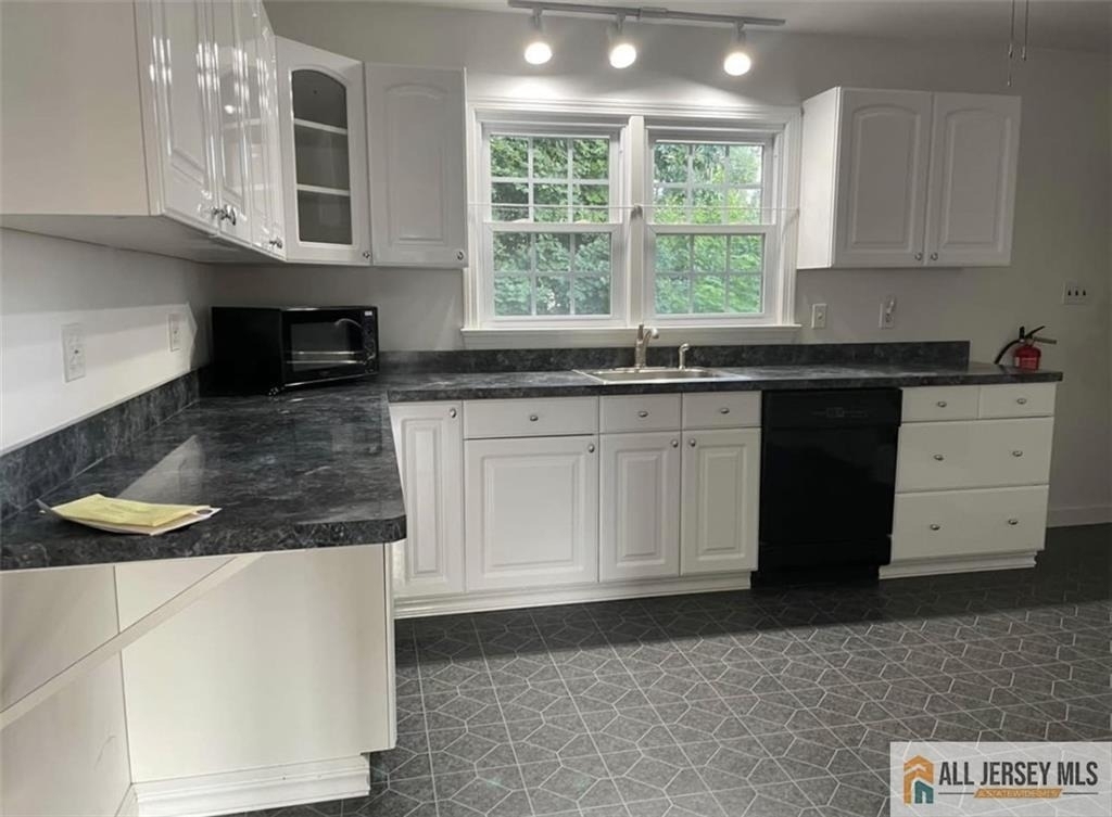 1601 W 7th Street - Photo 10