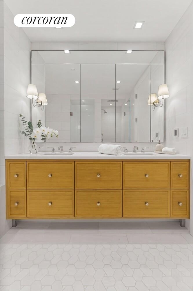 255 E 77th Street - Photo 4