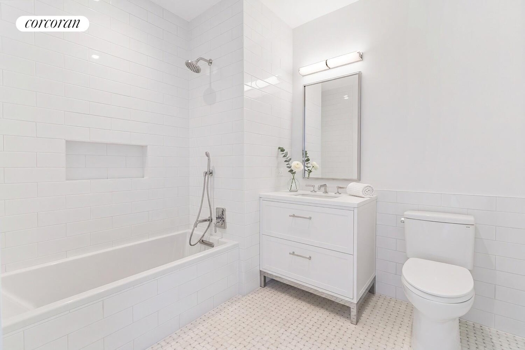 255 E 77th Street - Photo 7