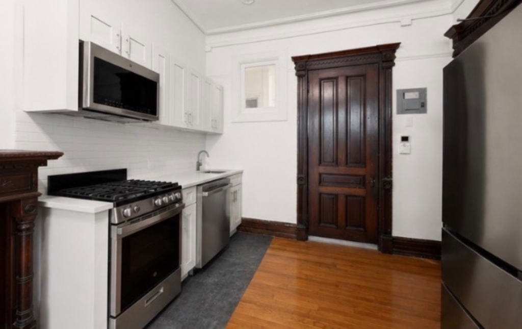 533 Washington Avenue - Photo 2