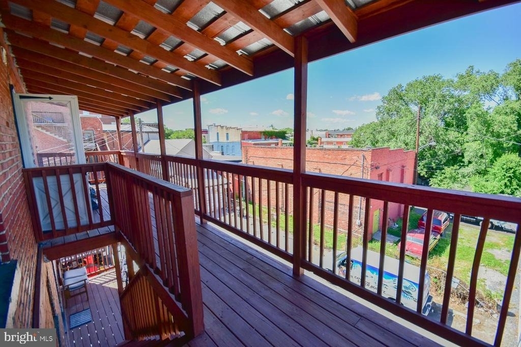 117 E Martin Street - Photo 2