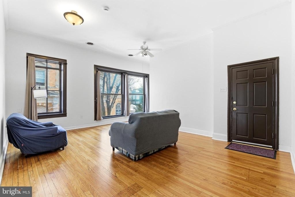 105 N Loudoun Street - Photo 1