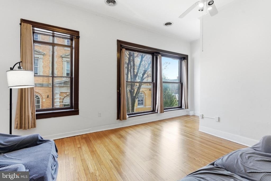 105 N Loudoun Street - Photo 2