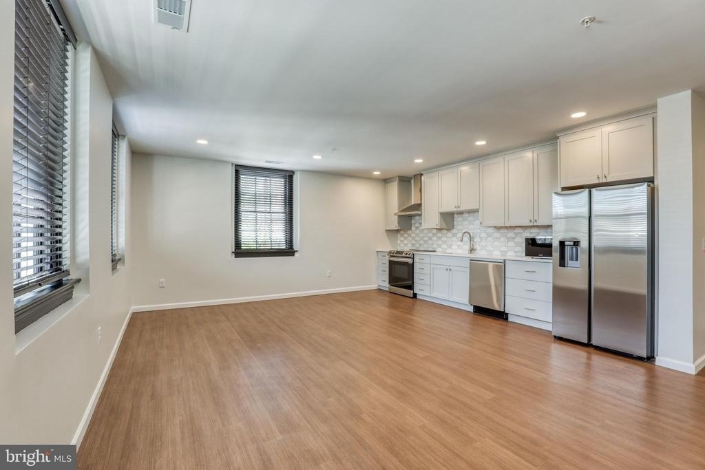 210 E Boscawen St - Photo 2
