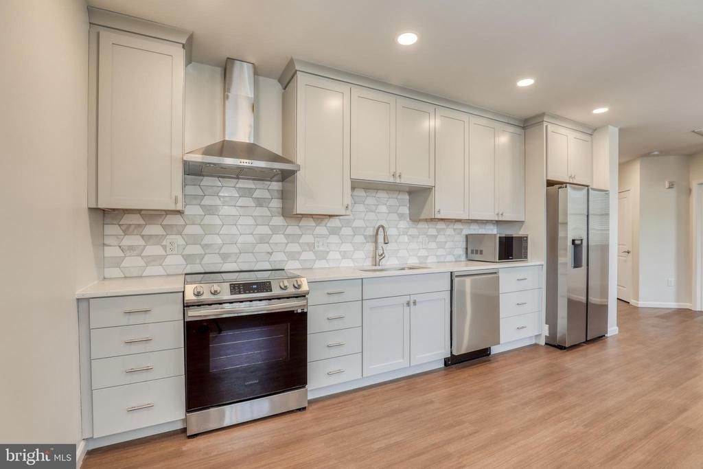 210 E Boscawen St - Photo 0