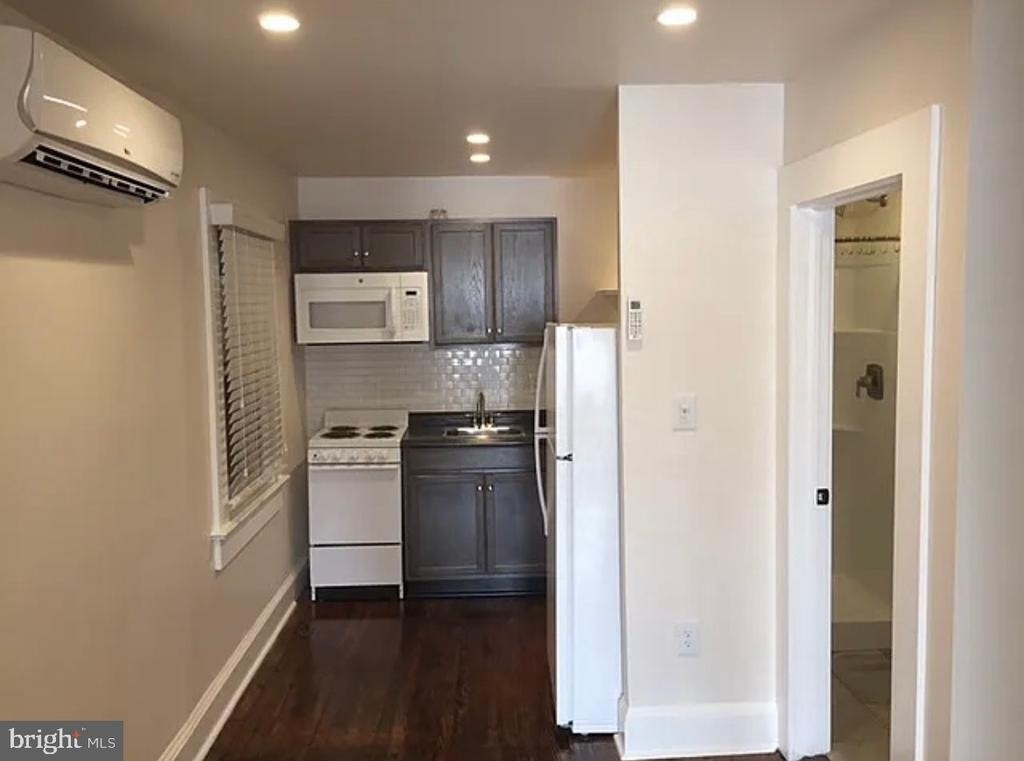 4 W Cork Street - Photo 2