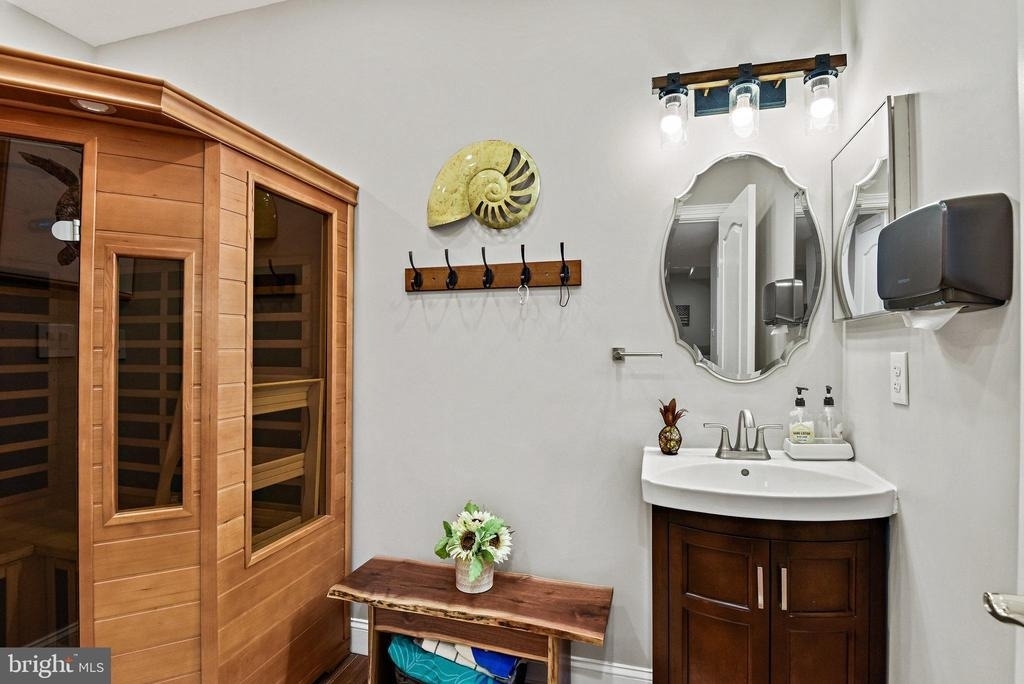 21922 Hyde Park Drive - Photo 36