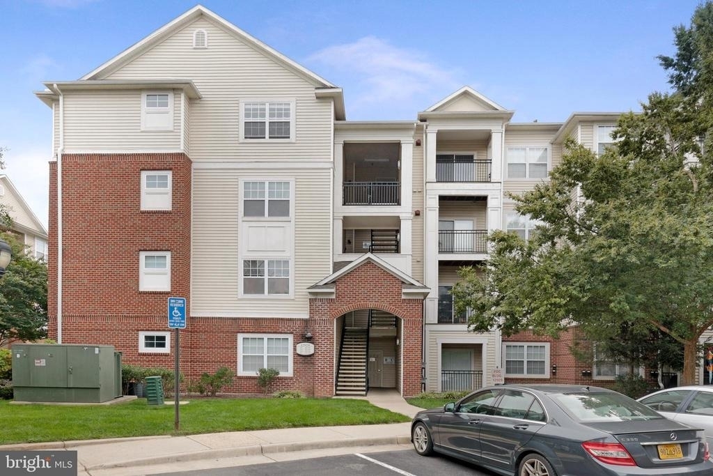 12929 Centre Park Circle - Photo 0