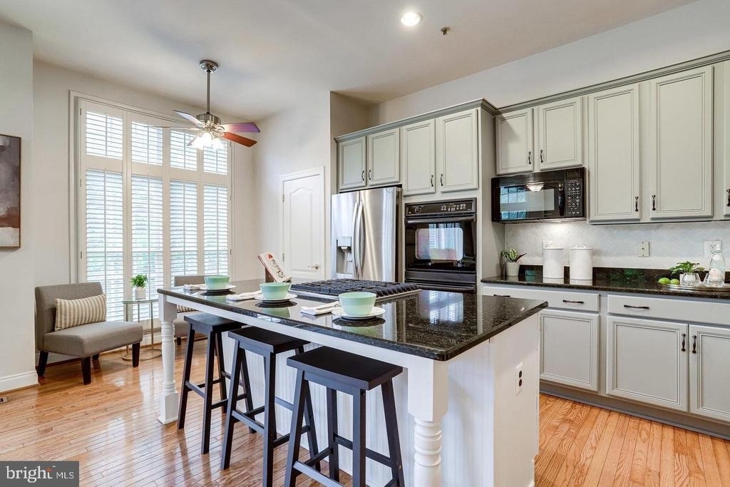 1601 Colonial Hills Drive - Photo 2