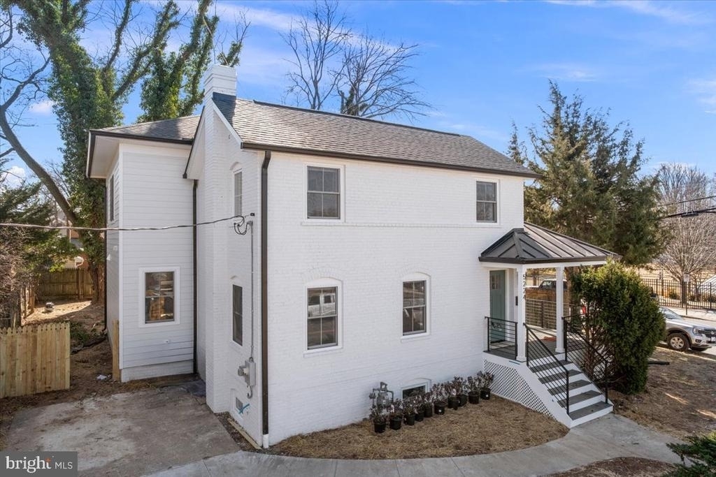 5224 28th Street N - Photo 1