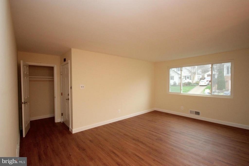 1901 N Quebec Street N - Photo 3