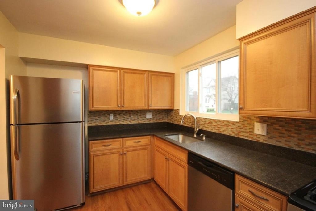 1901 N Quebec Street N - Photo 9