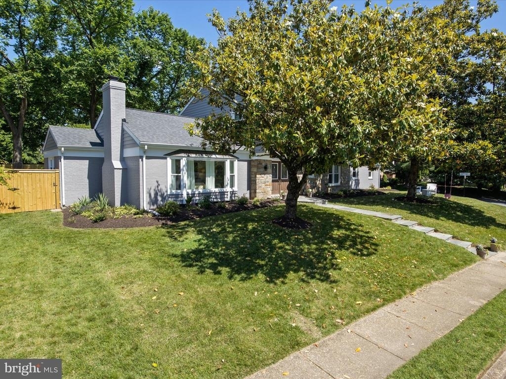2606 N Quincy Street - Photo 2