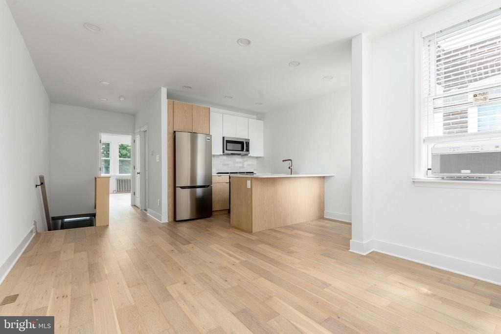 5461 W Berks Street - Photo 2