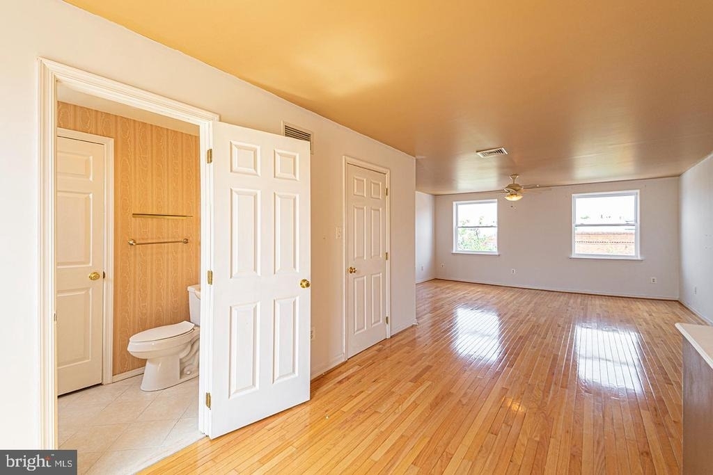 1635 E Passyunk Avenue - Photo 17
