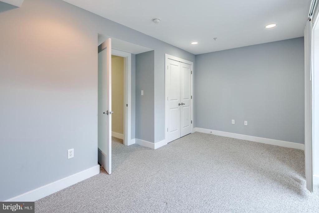 2631 Catharine Street - Photo 10