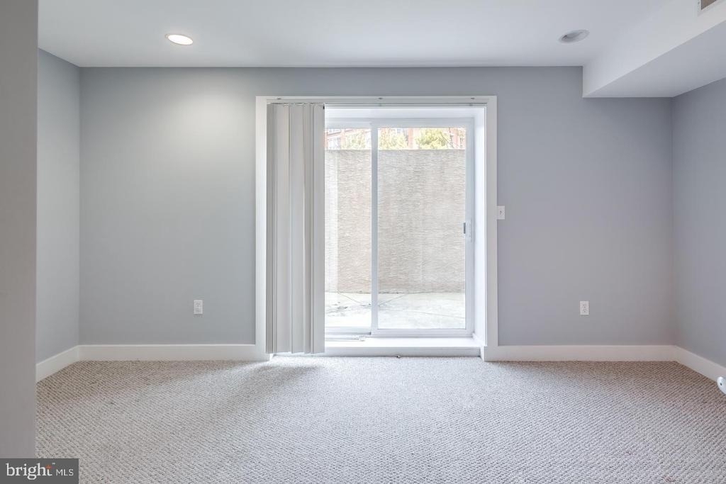 2631 Catharine Street - Photo 11