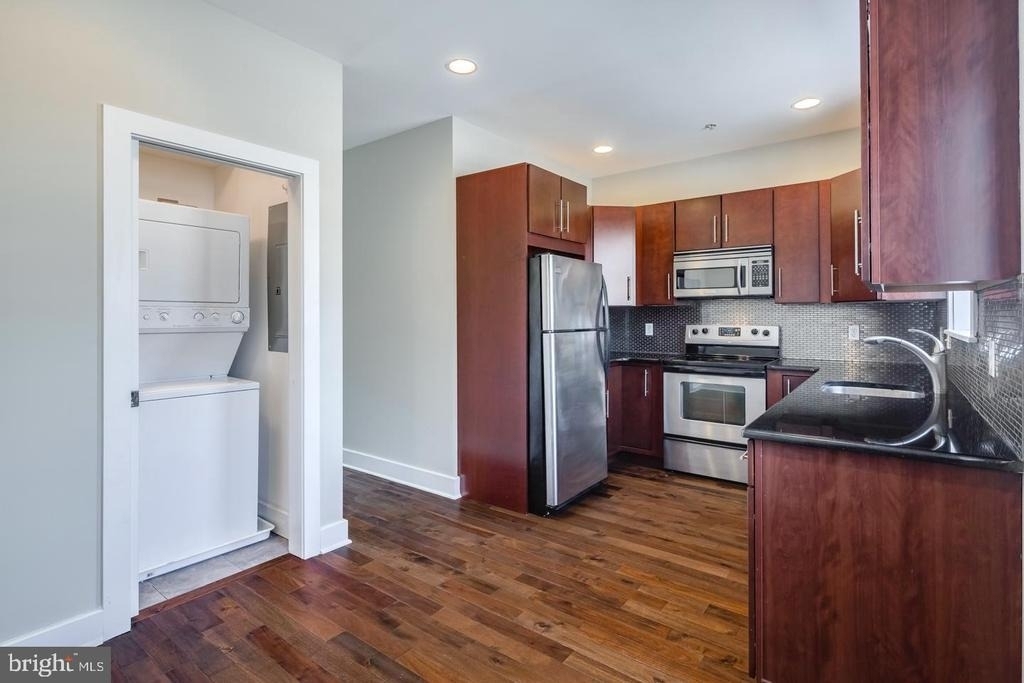 2631 Catharine Street - Photo 4