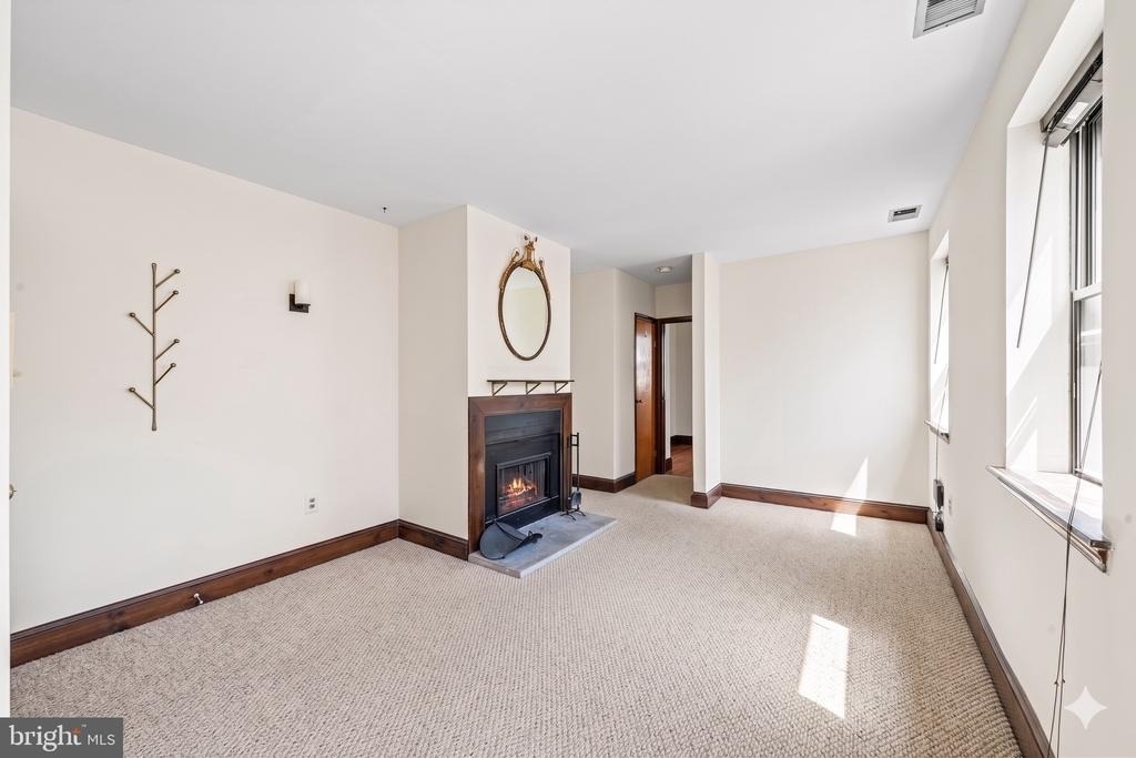 507 Catharine Street - Photo 2