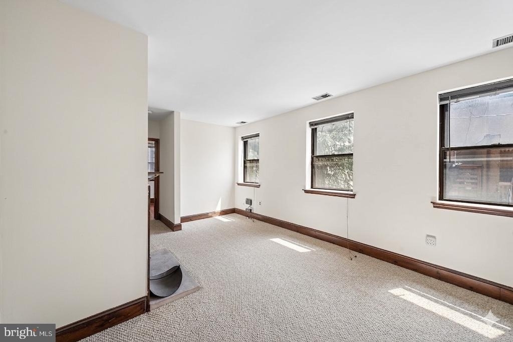 507 Catharine Street - Photo 9