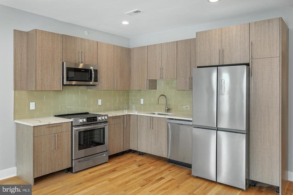 1634 Cambridge Street - Photo 2