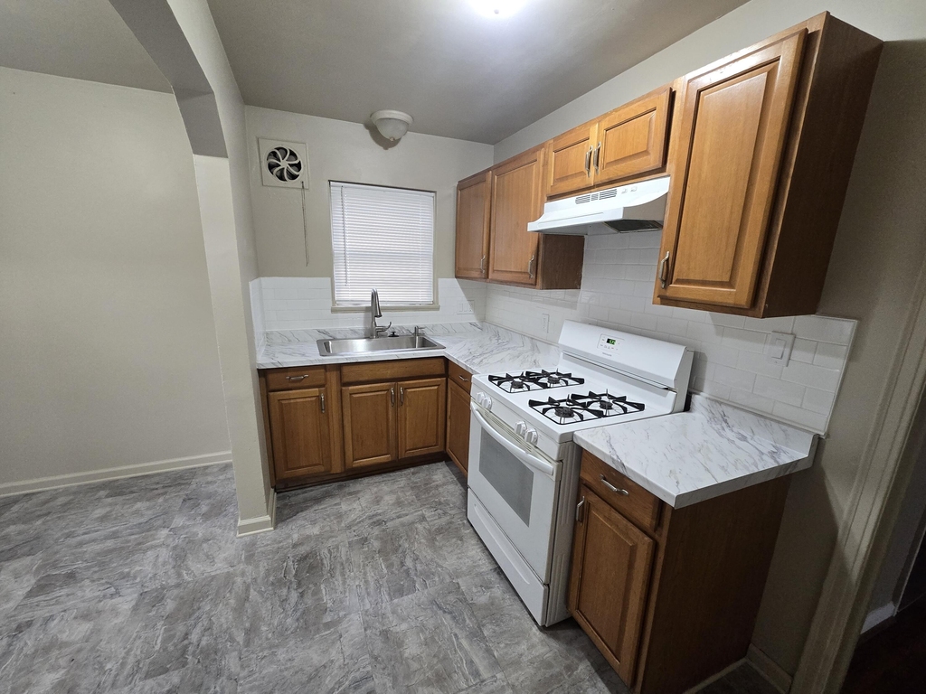 6109 Farmbrook Street - Photo 2