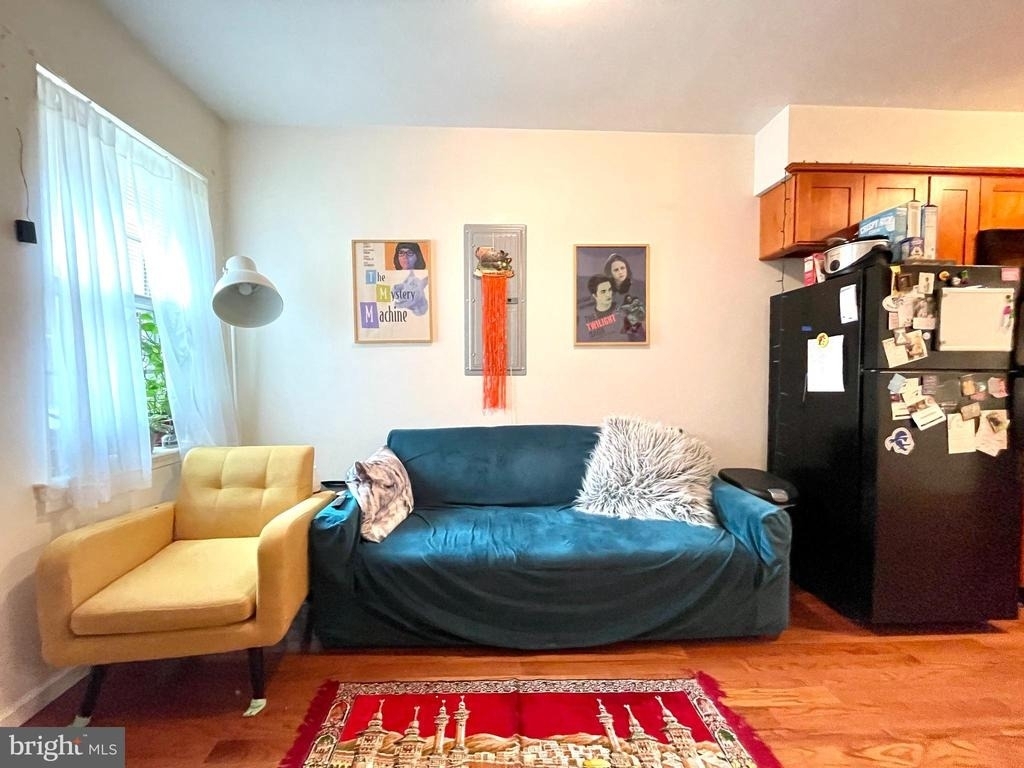 1131 Green Street - Photo 14
