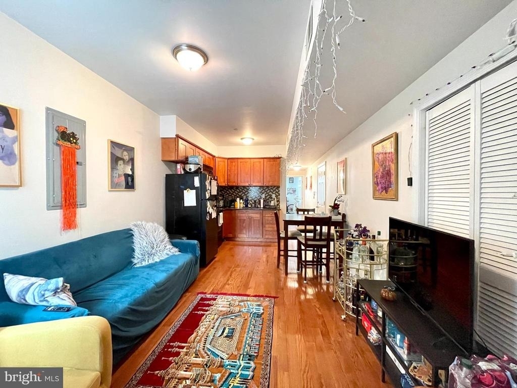 1131 Green Street - Photo 6