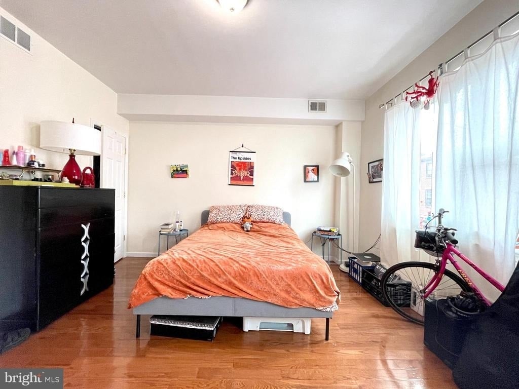 1131 Green Street - Photo 2