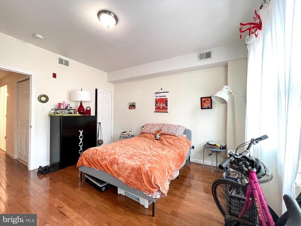 1131 Green Street - Photo 3