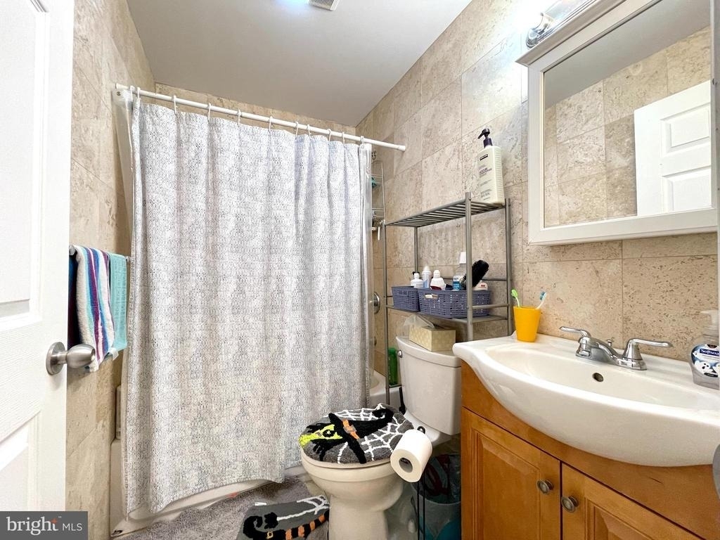 1131 Green Street - Photo 16