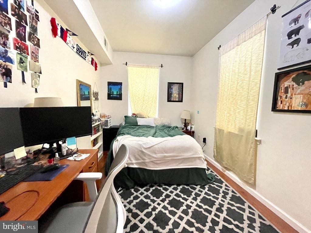 1131 Green Street - Photo 12