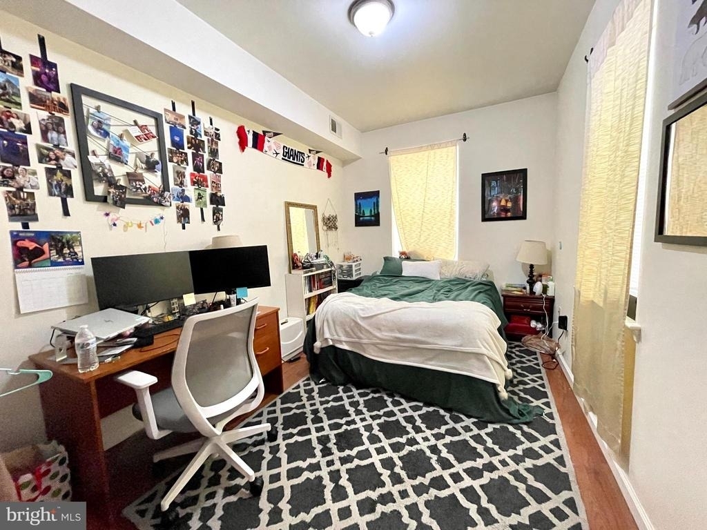 1131 Green Street - Photo 10