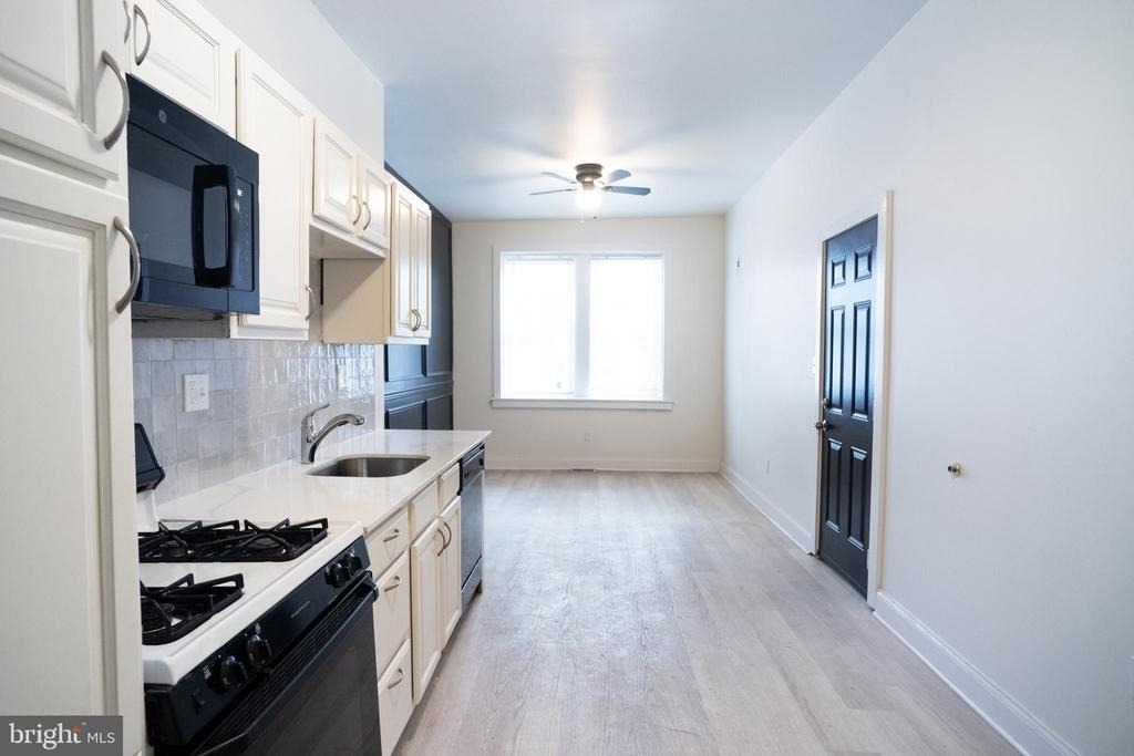 1221 Randolph Street - Photo 2