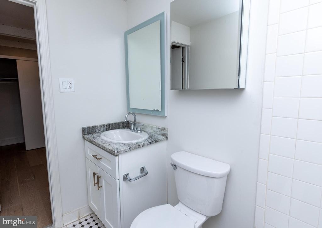 901 Clinton Street - Photo 11